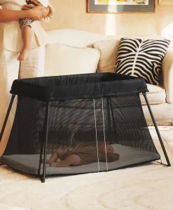 BabyBjörn Travel Cot Light Bundle with Fitted Sheet - Black