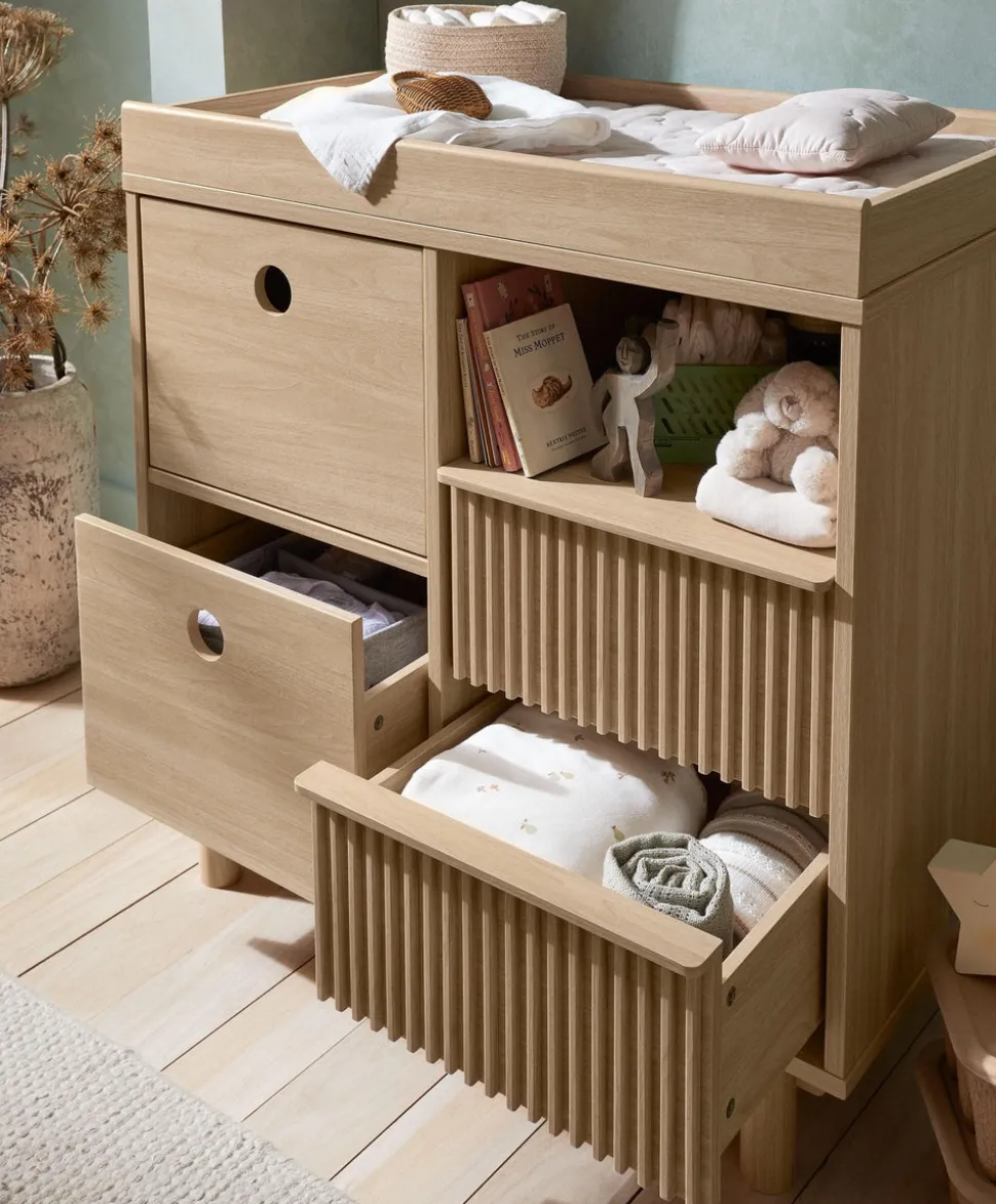 Oska 2 Piece Cotbed Set with Dresser Changer - Oak