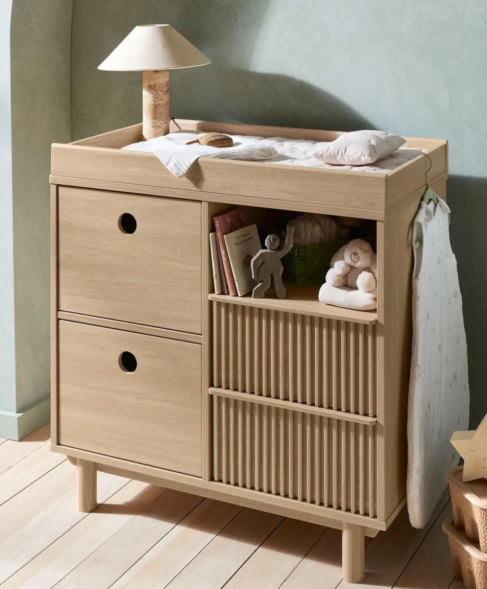 Oska 2 Piece Cotbed Set with Dresser Changer - Oak