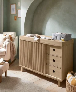 Oska Wide Dresser Changer - Oak